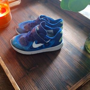 Boys Nike free RN